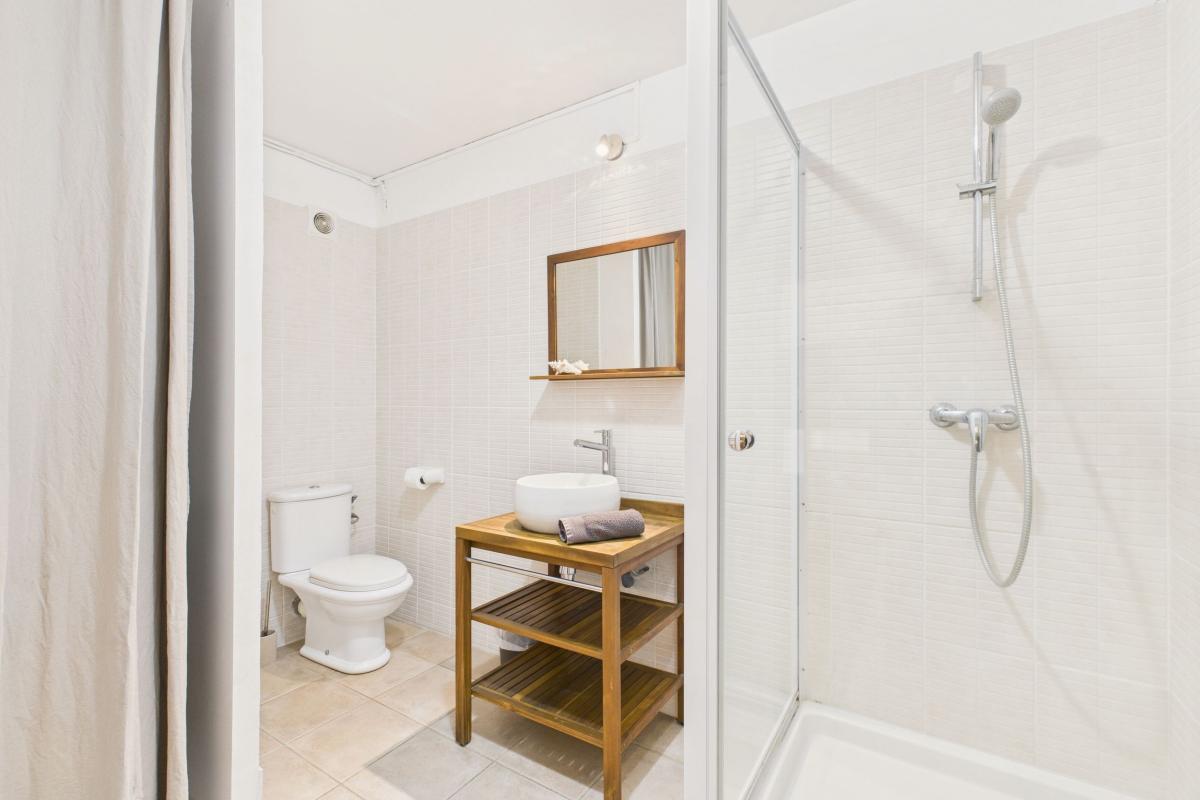 Location villa 6 chambres Anse à l_ane  - salle de douche dortoir 